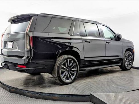 Used 2023 Cadillac Escalade ESV Sport AWD/4WD image 8