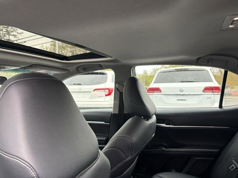 Used 2019 Toyota Camry SE w/ Carpet Mat Package FWD image 19