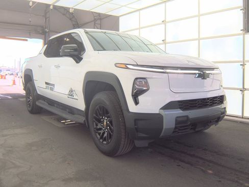 Used 2026 Chevrolet Silverado EV LT AWD/4WD image 6