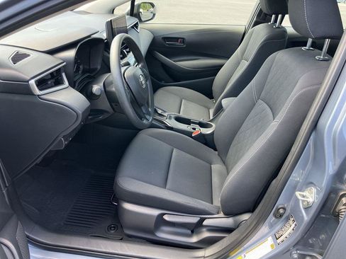 Used 2025 Toyota Corolla LE FWD image 12