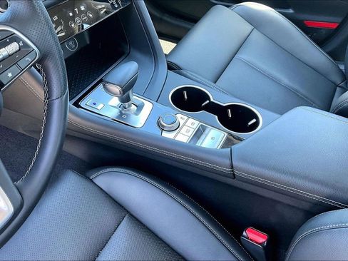 Used 2025 Genesis G70 2.5T image 15