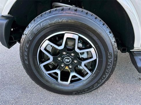 Used 2025 Ford Bronco Outer Banks image 8