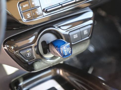 Used 2016 Toyota Prius Three image 17