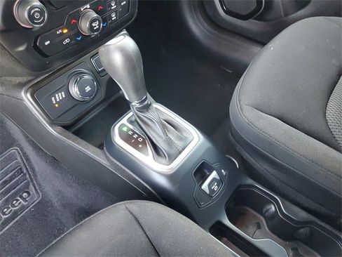 Used 2020 Jeep Renegade Altitude w/ UConnect 8.4 Nav Group image 25