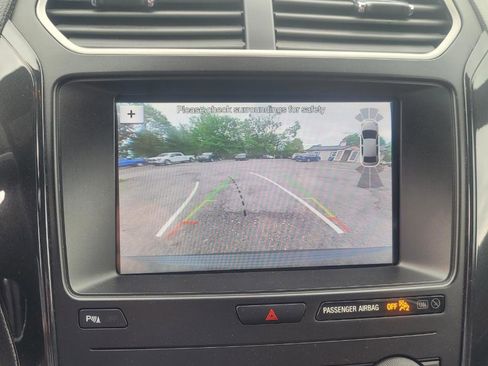 Used 2019 Ford Explorer XLT w/ Equipment Group 202A AWD/4WD image 19