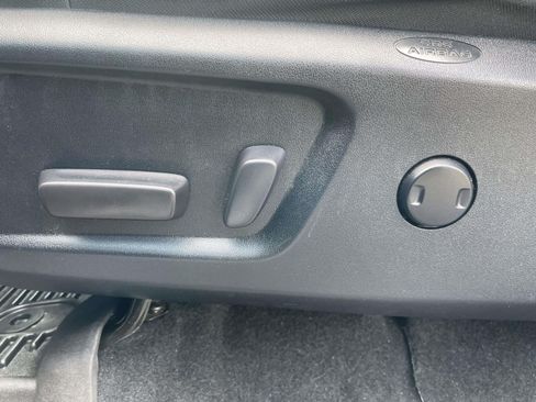Used 2019 Toyota Tundra SR5 AWD/4WD image 15