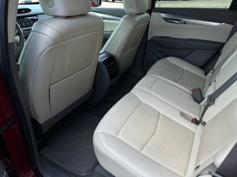 Used 2021 Cadillac XT5 Premium Luxury FWD image 16