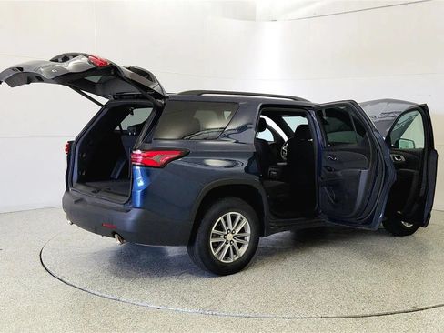 Used 2023 Chevrolet Traverse LT FWD image 12