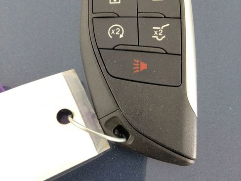 Used 2025 Chevrolet Equinox LT FWD image 33