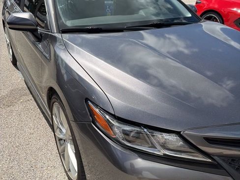 Used 2019 Toyota Camry SE image 1