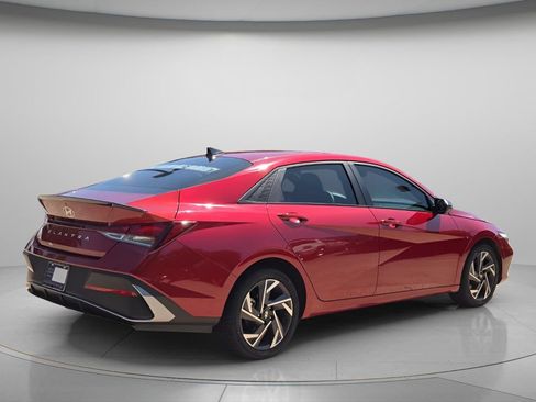 Used 2025 Hyundai Elantra Sport FWD image 7