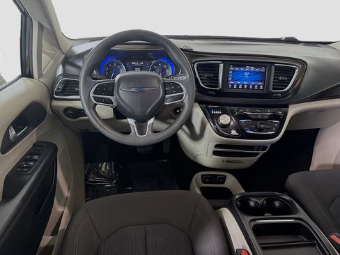 Used 2018 Chrysler Pacifica Touring Plus w/ Tire & Wheel Group image 17