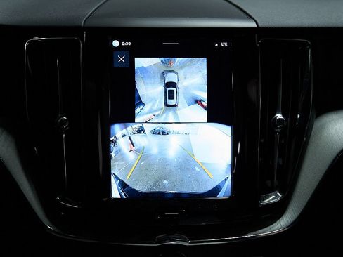 Certified 2025 Volvo XC60 B5 Plus w/ Climate Package AWD/4WD image 30