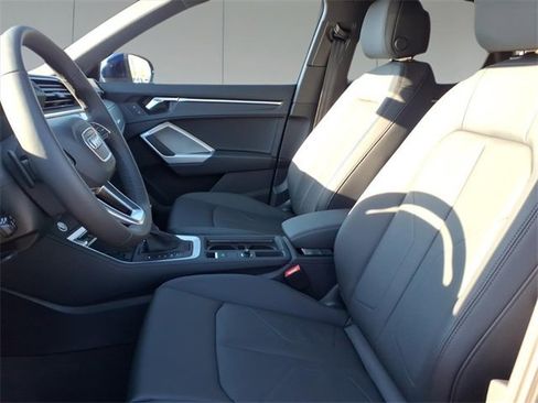 New 2025 Audi Q3 2.0T Premium image 8