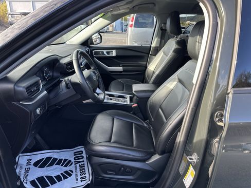 Used 2022 Ford Explorer XLT w/ Equipment Group 202A image 12