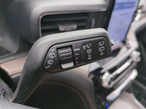 Used 2023 Ford Explorer Platinum w/ Technology Package AWD/4WD image 27