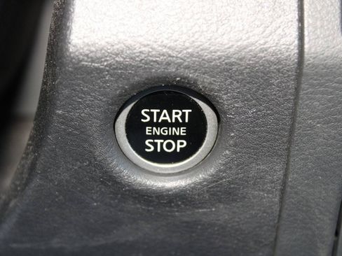 Used 2025 Nissan Frontier SV w/ SV Convenience Package RWD image 29