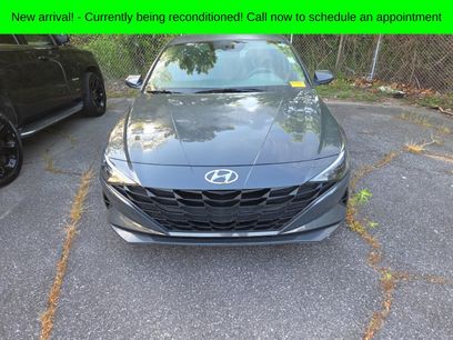 Used 2023 Hyundai Elantra SE w/ Preferred Accessory Package