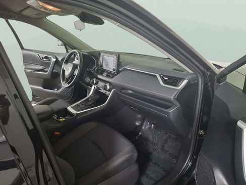 Used 2021 Toyota RAV4 LE image 14