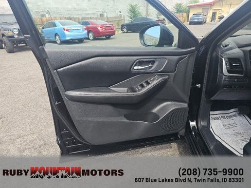 Used 2025 Nissan Rogue SV AWD/4WD image 10