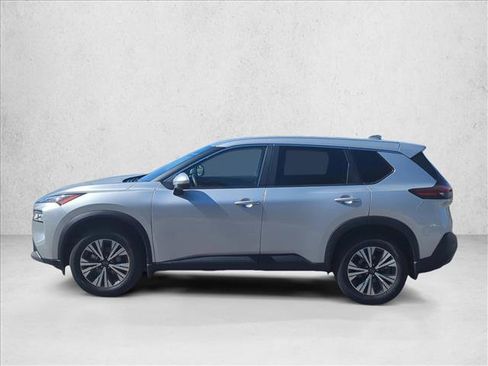 Used 2023 Nissan Rogue SV image 2