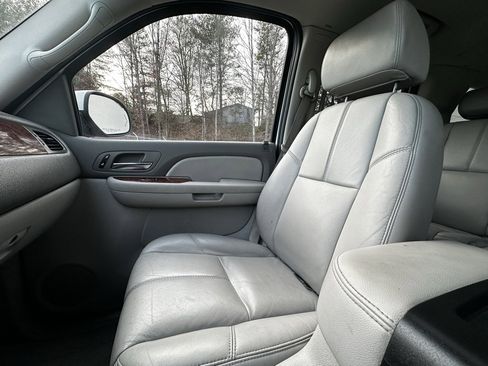 Used 2007 Chevrolet Tahoe LTZ w/ LTZ Preferred Equipment Group image 14