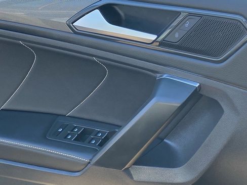 Certified 2022 Volkswagen Tiguan SE w/ Panoramic Sunroof Package image 18