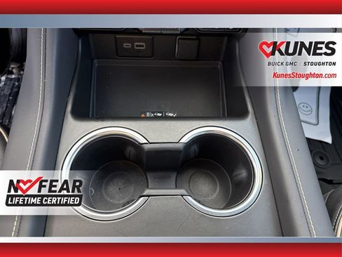 Used 2024 GMC Yukon SLT w/ SLT Luxury Package AWD/4WD image 35