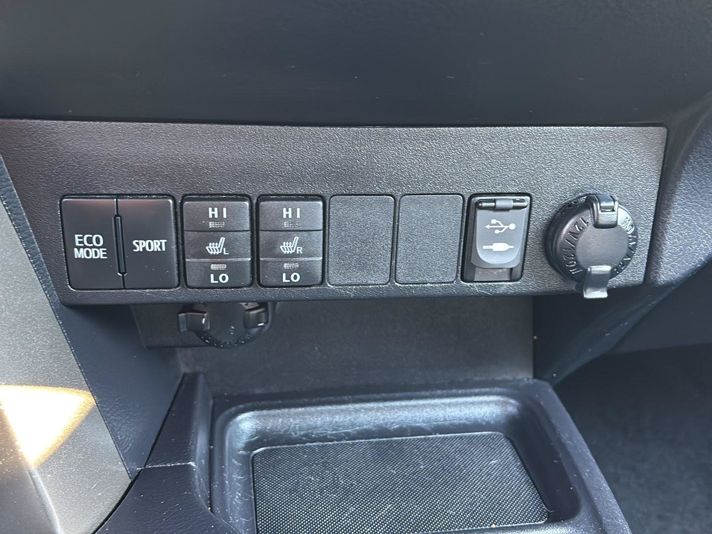 Used 2013 Toyota RAV4 Limited AWD/4WD image 30