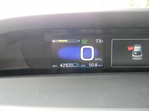 Used 2019 Toyota Prius LE AWD/4WD image 10