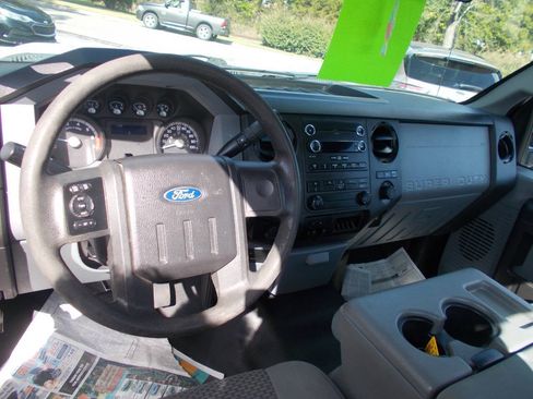 Used 2016 Ford F250 XL w/ Power Equipment Group AWD/4WD image 6