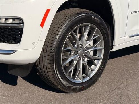 New 2025 Jeep Grand Cherokee Summit image 52