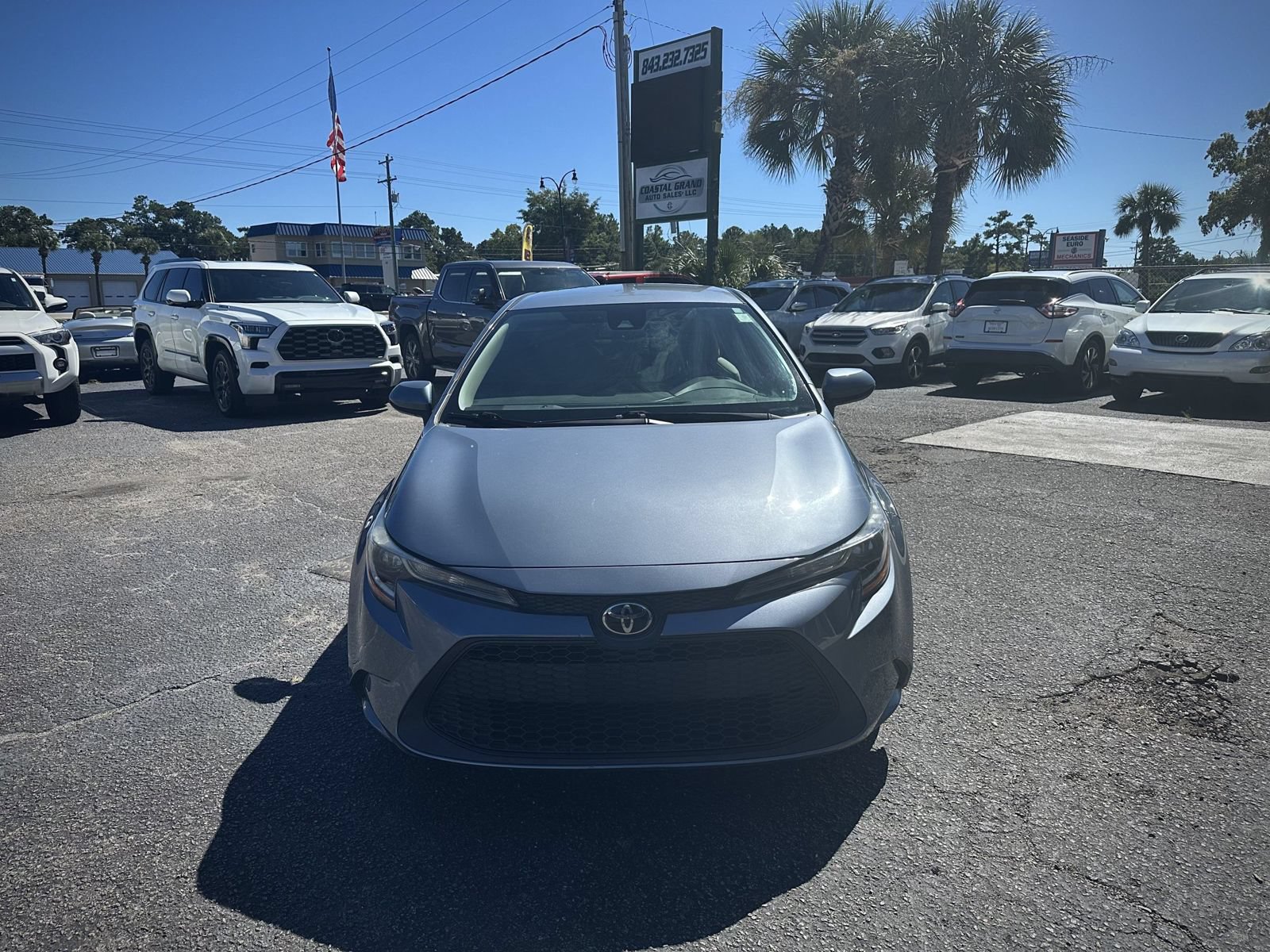 Used 2022 Toyota Corolla LE FWD image 2