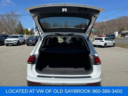 Used 2022 Volkswagen Tiguan SE w/ Panoramic Sunroof Package image 19