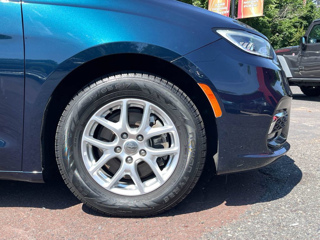 Used 2022 Chrysler Pacifica Touring-L FWD image 12