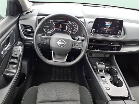 Used 2025 Nissan Rogue SV image 11