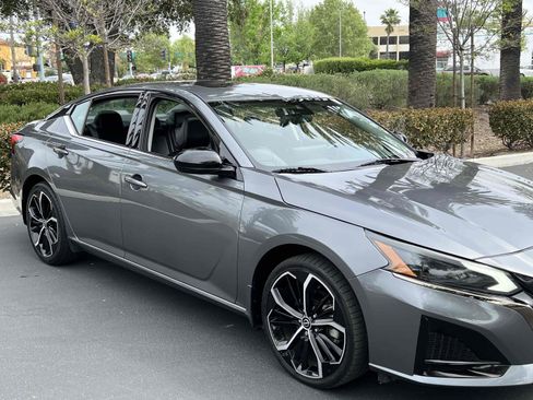 Used 2023 Nissan Altima 2.5 SR w/ SR Premium Package image 51