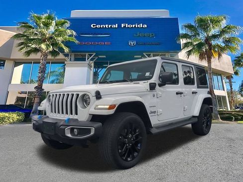 Used 2023 Jeep Wrangler Unlimited Sahara w/ Cold Weather Group AWD/4WD image 9