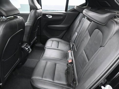 Used 2024 Volvo XC40 B5 Ultimate w/ Protection Package Premier image 27