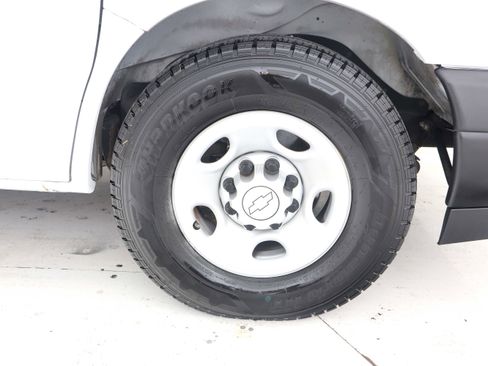 Used 2017 Chevrolet Express 2500 Extended image 34