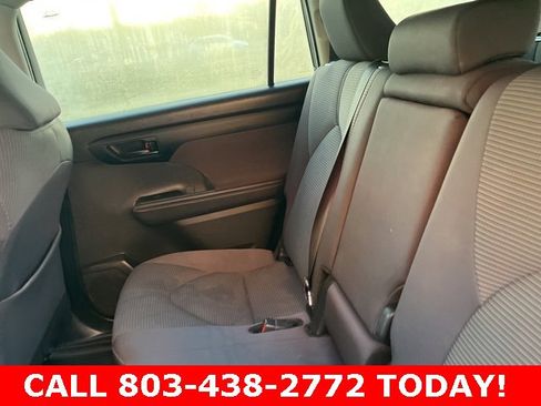 Used 2024 Toyota Highlander LE image 14