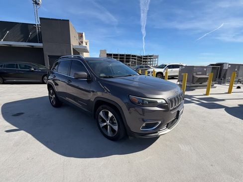 Used 2019 Jeep Cherokee Limited image 5