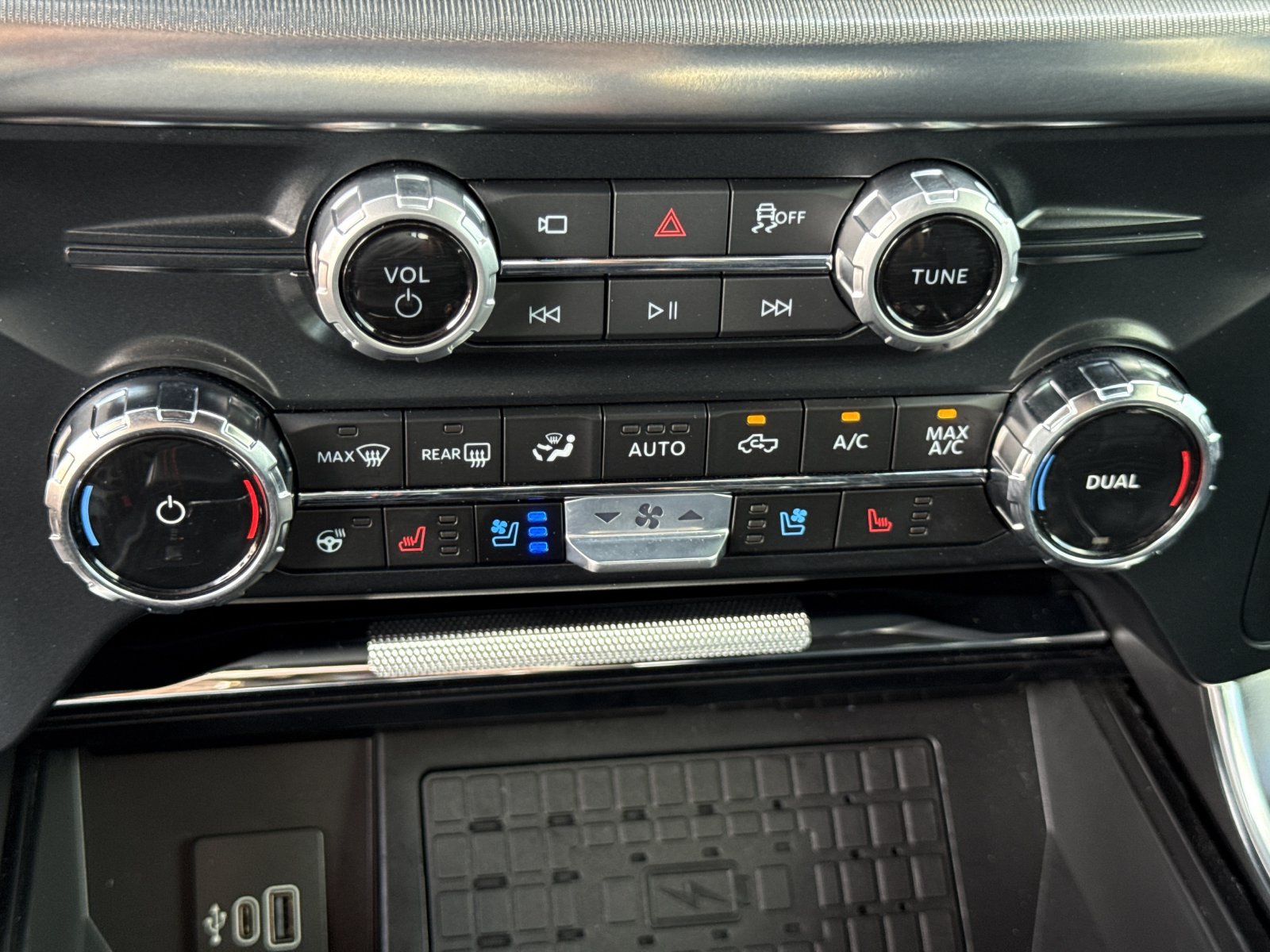 Certified 2025 Ford F150 Raptor AWD/4WD image 32