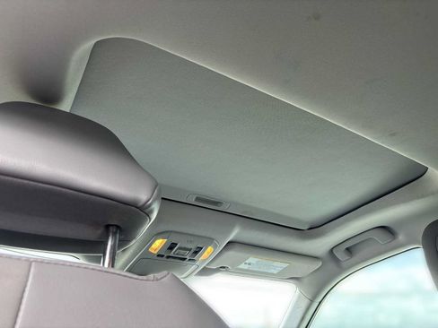 Used 2022 Toyota Highlander Limited FWD image 23