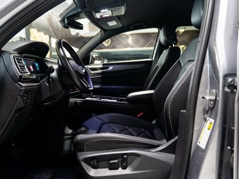 Used 2025 Volkswagen Atlas Cross Sport SE image 9