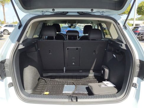 Used 2025 Volkswagen Taos SE image 15