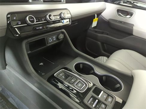 New 2025 Honda Pilot Touring image 18