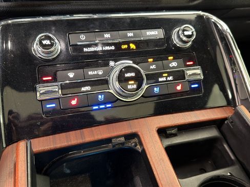 Used 2020 Lincoln Navigator L Reserve RWD image 19