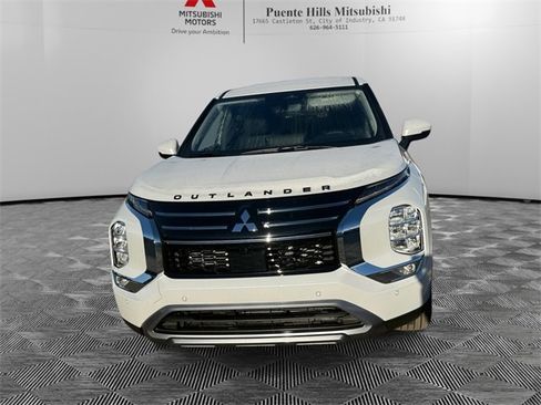 New 2026 Mitsubishi Outlander SE image 2