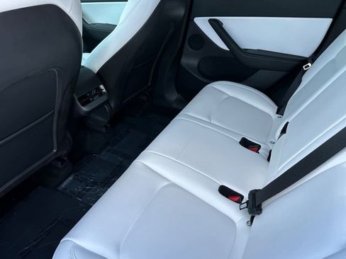 Used 2021 Tesla Model Y Long Range image 4